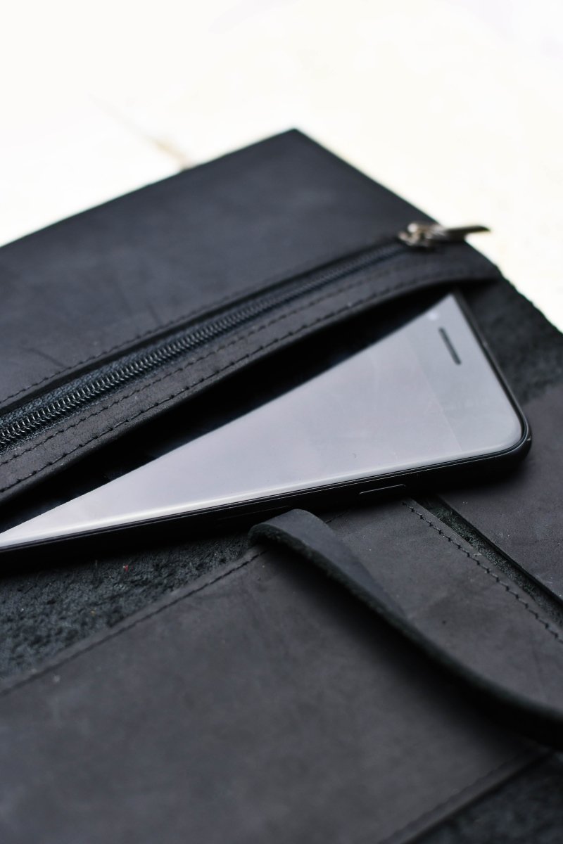 Fine Leather Case of Holding - Midnight Black - GAMETEEUK