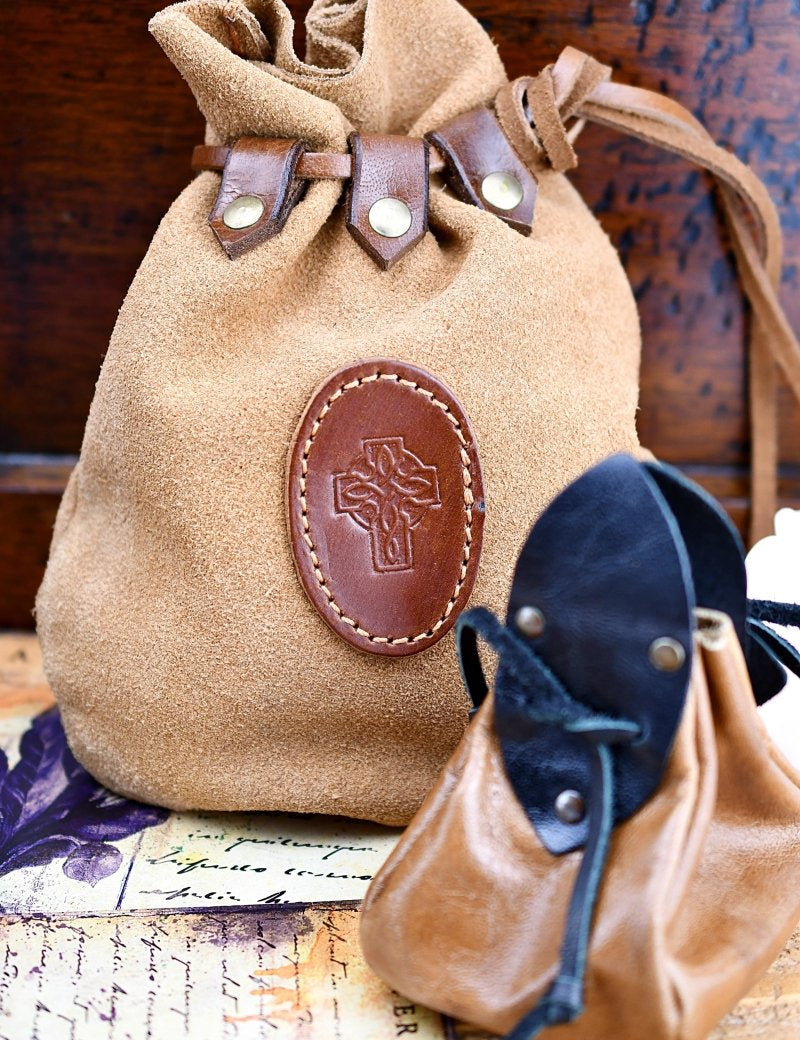 Knight's Extra-Large Coin and Dice Pouch - GAMETEEUK