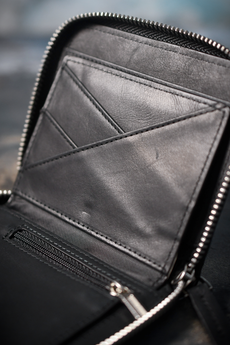 The World's Finest Wallet of Holding - Dagger & Dice Black