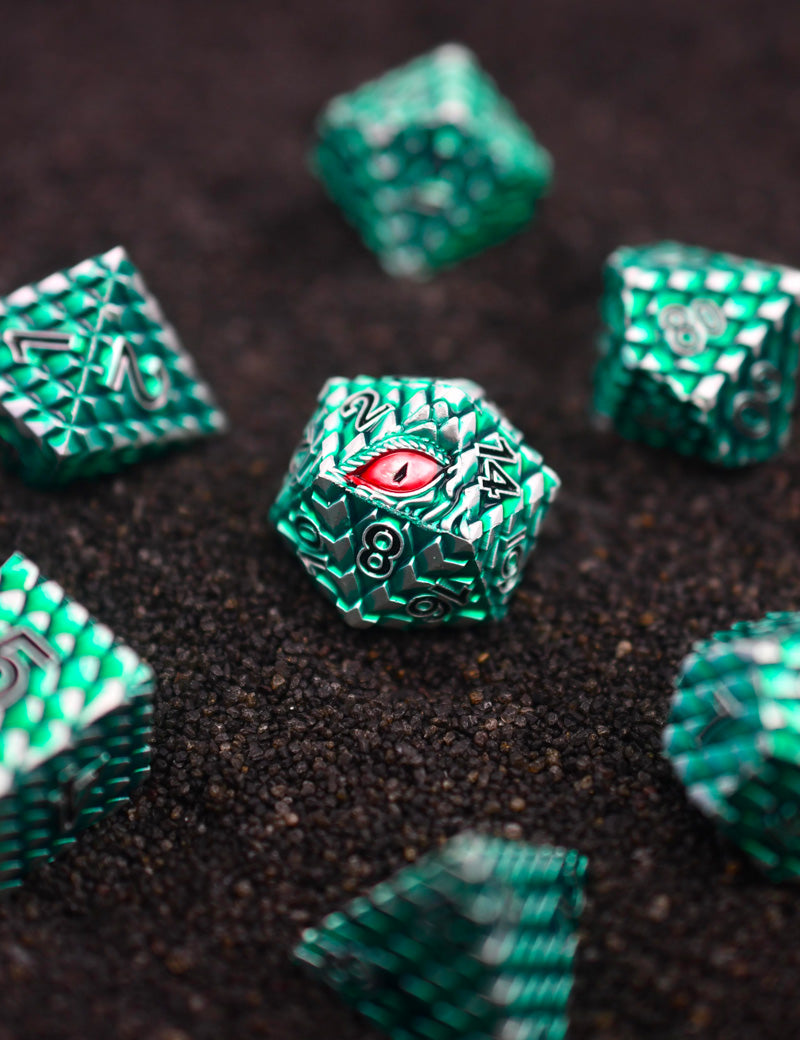 DRACONIC_EYE_SCALE_DICE_EMERALD_4.jpg