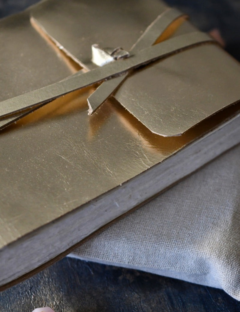 GOLD_LEATHER_JOURNAL_1_c7f3d298-15ac-4abf-85cb-9cd26f889ff0.jpg
