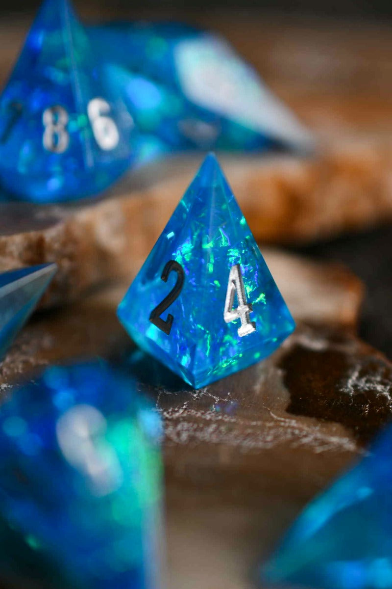 Ice Crystals - Gem-Cut Sharp-Edged Resin Dice Set
