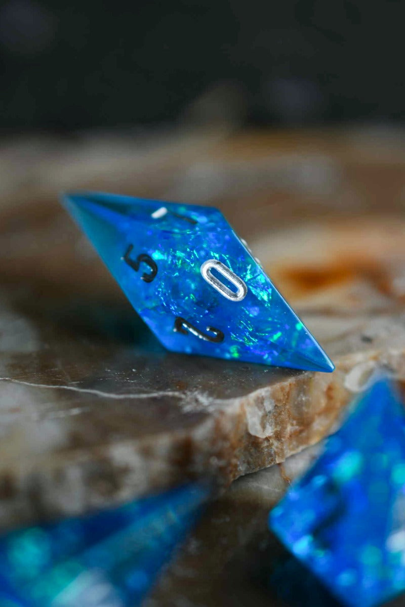Ice Crystals - Gem-Cut Sharp-Edged Resin Dice Set