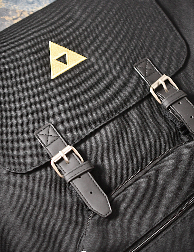 THREE_SCALES_TRIFORCE_BACKPACK_1.png