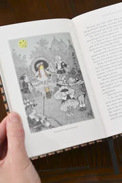 The Wonderful Wizard of Oz - Gilded Pages Hardcover Edition